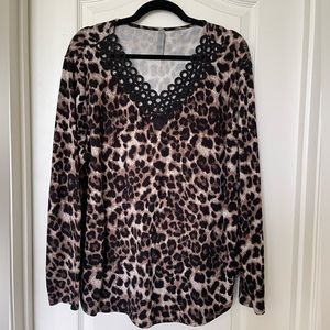 HoneyMe cheetah print super soft v-neck blouse size XL
